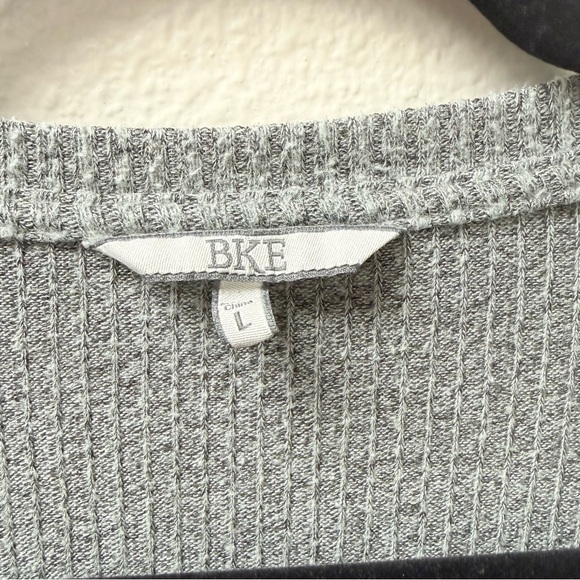 BKE Gray Ribbed V Neck Top L Long Sleeve Soft Casual Layering Tee - Picture 3 of 6